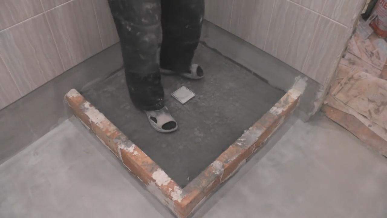 Nous fabriquons un receveur de douche de nos propres mains