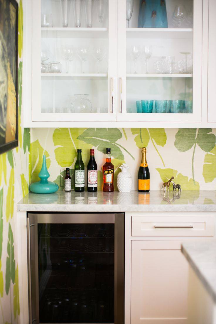 Papier peint pour une petite cuisine moderne : agrandir l'espace et capter la lumière