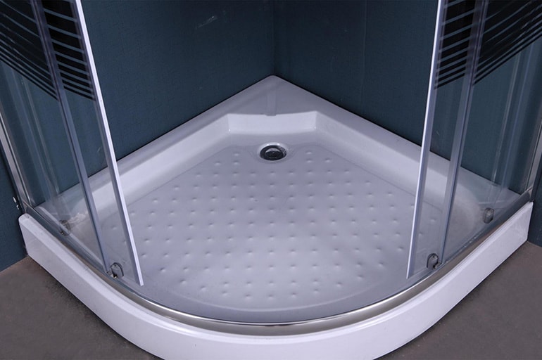 Pourquoi le plafond de la salle de bain fuit-il ?