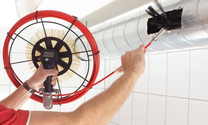 Comment nettoyer la ventilation de l'appartement de vos propres mains: outils et flux de travail appropriés