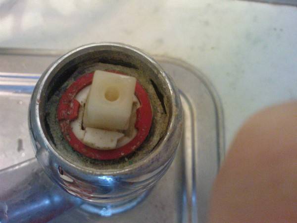 Dispositif de vanne à bille pour l'eau