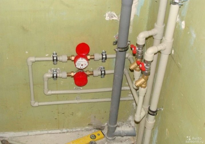 Raccords pour tuyaux métal-plastique : types, application, aperçu des meilleurs fabricants