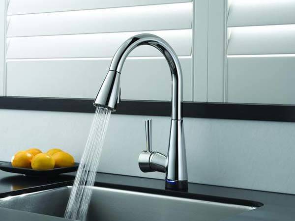 Comment changer le robinet de la cuisine : retirez l'ancien robinet et installez-en un nouveau