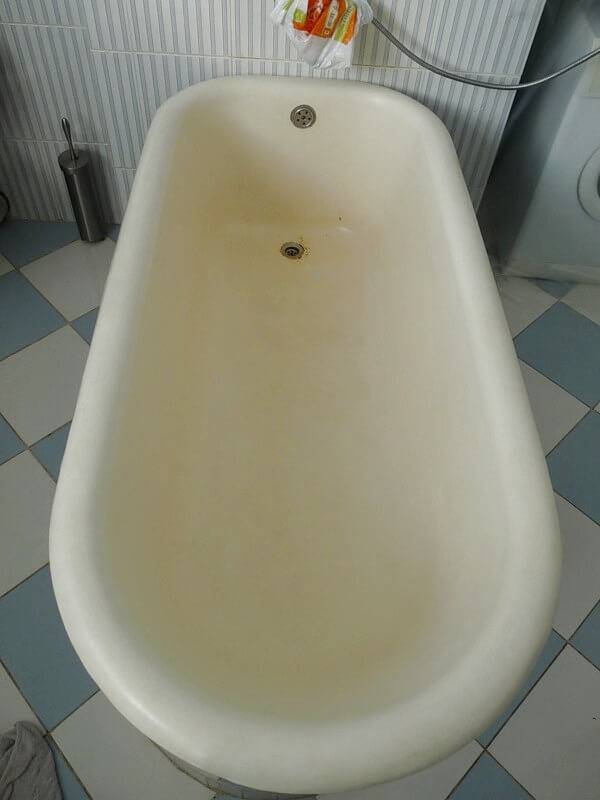 Comment mettre à jour un ancien bain en fonte: un aperçu des travaux de restauration et de réparation