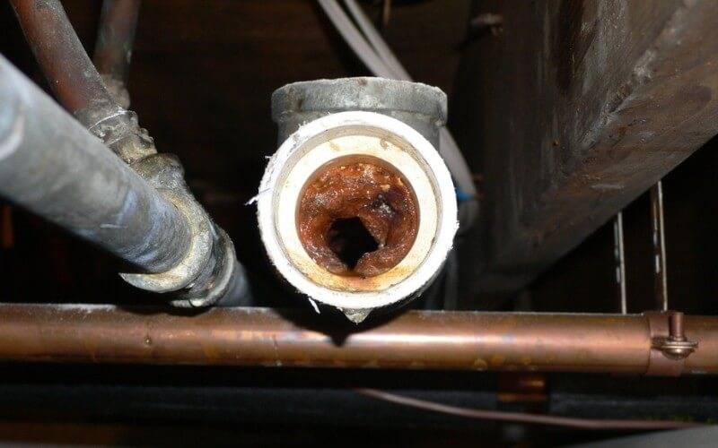 6 façons de déboucher un égout dans un appartement et une maison privée