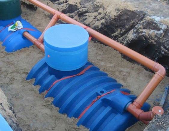 Fosse septique d'Eurocubes, les avantages et les inconvénients de l'auto-assemblage