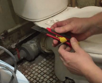 Comment retirer une vieille cuvette de toilettes - règles technologiques pour le démontage