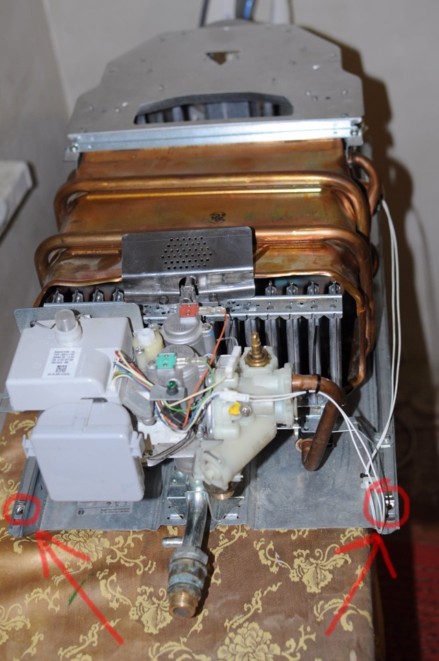 Thermocouple brûleur gaz : comment démonter, remplacer et installer un capteur de flamme de chaudière ?