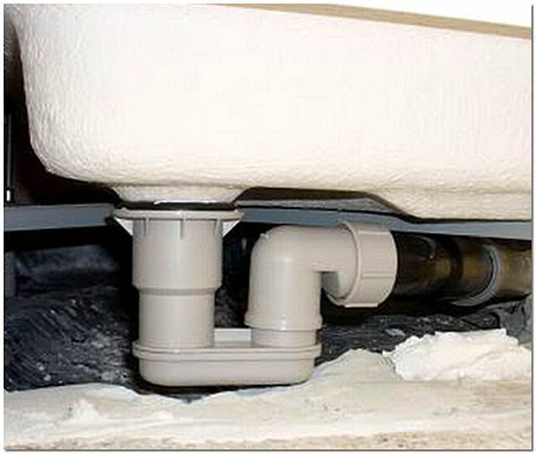 Raccordement d'une cabine de douche aux égouts et à l'approvisionnement en eau: instructions étape par étape