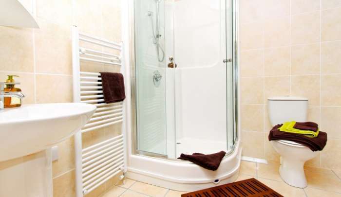 Comment bien entretenir une cabine de douche - avec quels moyens et comment la laver?