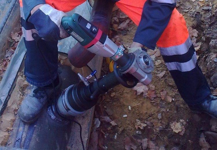 Puiser dans une conduite d'eau : comment s'écraser sur un réseau d'adduction d'eau sous pression