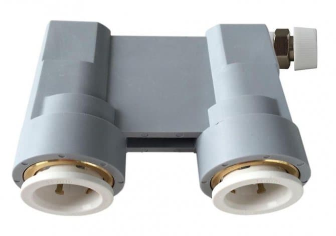 Sertissage de tuyaux métal-plastique: la procédure et les nuances du travail