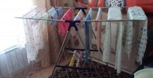 Pourquoi vous ne pouvez pas sécher les vêtements lavés dans l'appartement