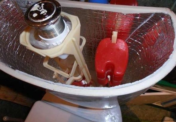 Comment se débarrasser du condensat sur le réservoir des toilettes : pourquoi le réservoir de vidange transpire, que faire et comment éliminer la cause