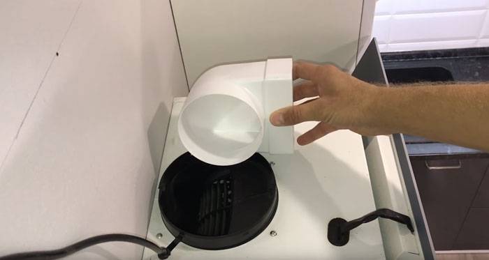 Comment les conduits d'air sont installés : installation de conduits de ventilation flexibles et rigides