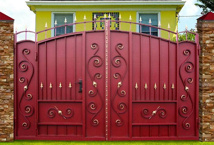 Types de portails pour une maison privée: nuances de choix + étapes d'installation à faire soi-même