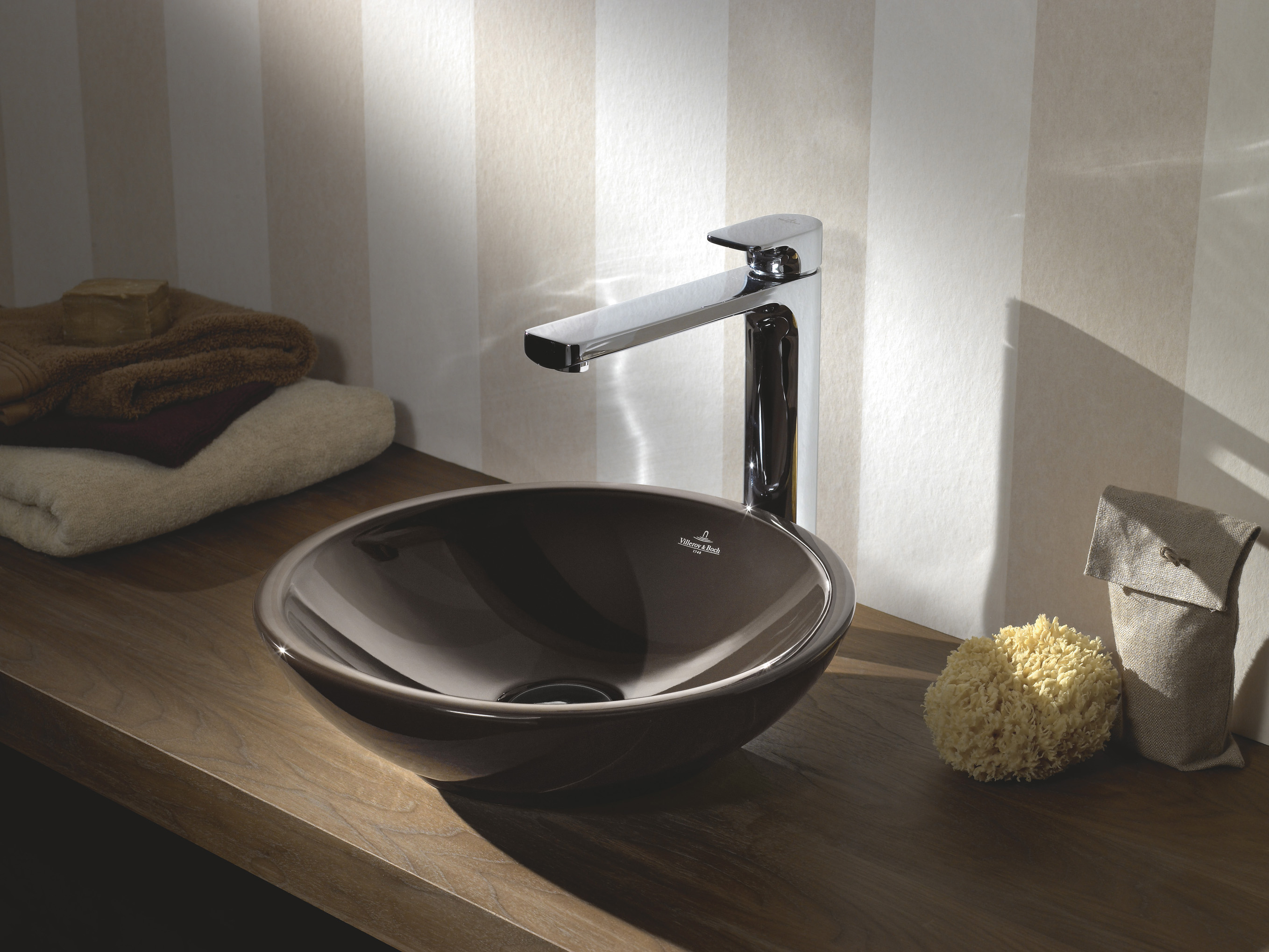 Évier suspendu sur le comptoir: caractéristiques de choix et d'installation