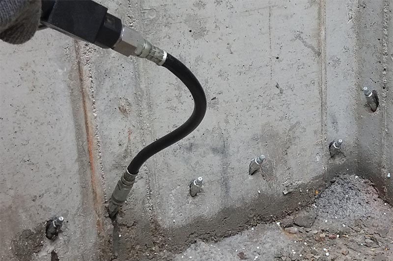 Mortier de réparation pour sceller les fissures dans le béton : matériaux et conseils