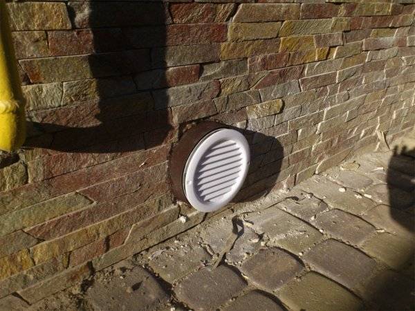 Comment faire de vos propres mains une ventilation forcée dans une maison privée: principe de fonctionnement, conception et installation