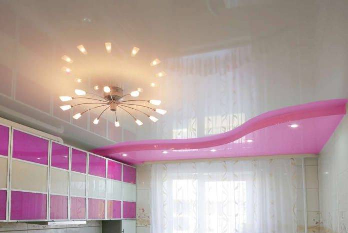 Plafonds tendus dans la cuisine: caractéristiques de choix, de conception et d'installation