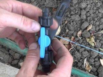 Conditions de serre: comment installer de vos propres mains un système d'irrigation automatique dans une serre