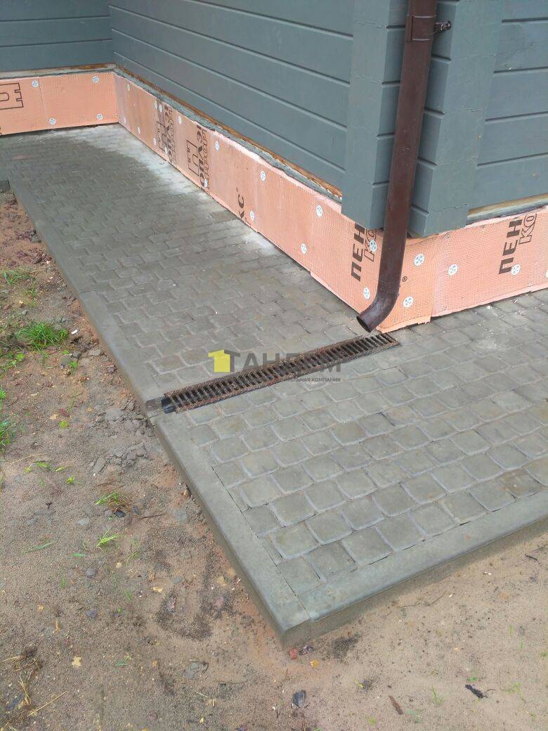 Comment créer une zone aveugle autour de la maison : choisir le type de zone aveugle, le dispositif étape par étape et les numéros importants et pourquoi c'est nécessaire