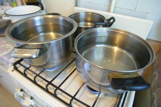 Lavabo et bouilloire : quand arrêteront-ils de couper l'eau chaude en été ?