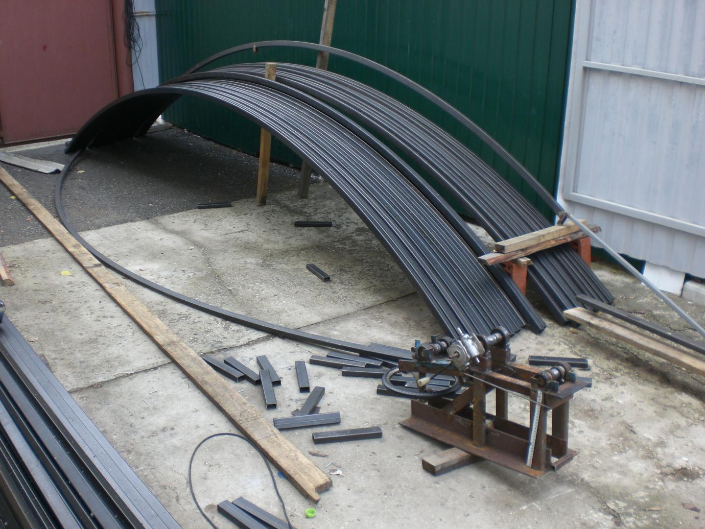 Comment plier un tuyau profilé pour une serre: les moyens les plus simples