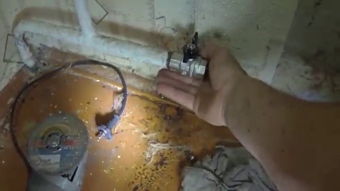 Pourquoi l'antigel coule et fuit