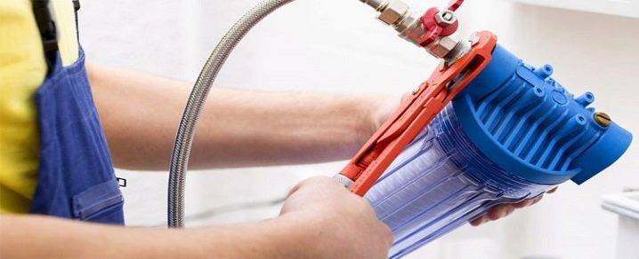 Systèmes de purification d'eau pour une maison de campagne: classification des filtres + méthodes de purification de l'eau