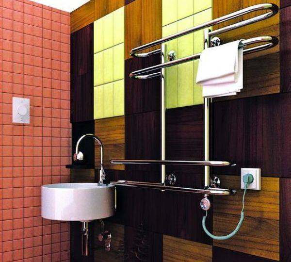 Installation et raccordement d'un sèche-serviettes - analyse de la technologie de travail