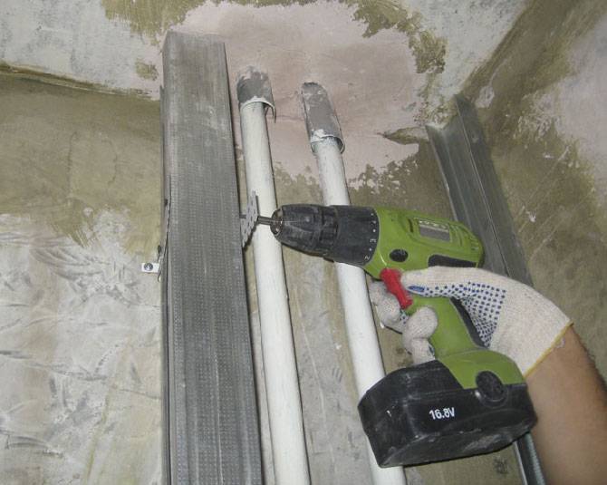 Comment cacher un geyser dans la cuisine : les meilleures façons de se déguiser + les exigences de sécurité