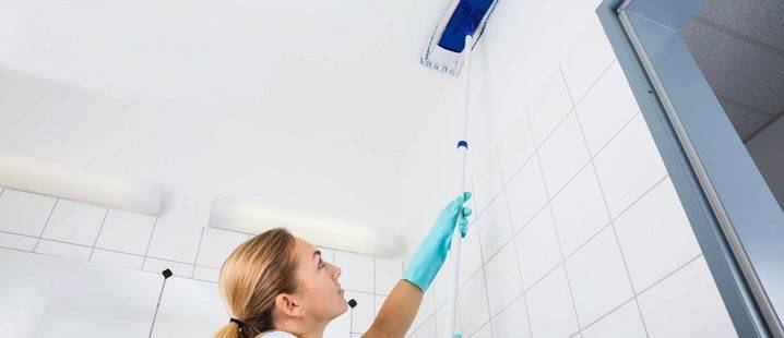 Comment laver efficacement le plafond tendu et ne pas le déchirer