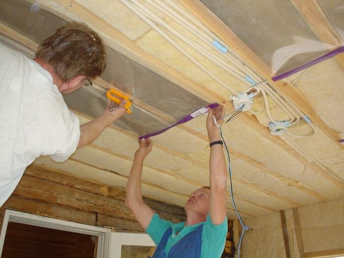 Chauffage dans une maison en bois : un aperçu comparatif des systèmes adaptés pour une maison en bois