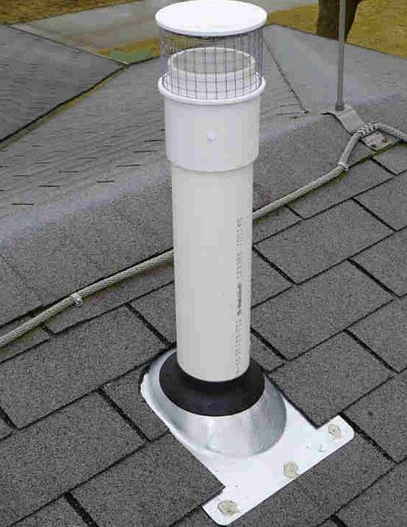 Installation d'un tuyau d'égout pour l'assainissement: nous ventilons correctement