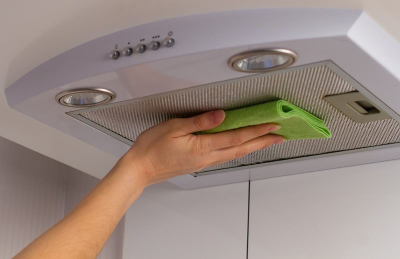 Comment connecter la hotte de la cuisine à la ventilation: un guide de travail