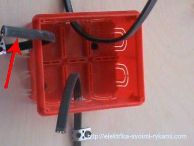 Comment connecter un interrupteur d'éclairage à trois gangs