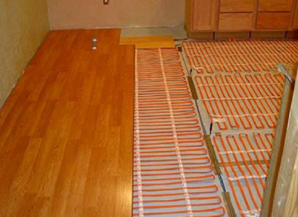 Quel revêtement est préférable de choisir pour le chauffage au sol: un aperçu des options, des avantages et des inconvénients