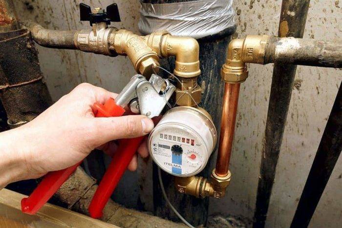 Règles et procédure d'installation des compteurs d'eau: comment installer et sceller correctement