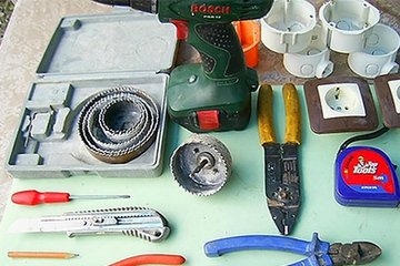 Prise avec interrupteur dans un boîtier : comment connecter une prise avec un interrupteur