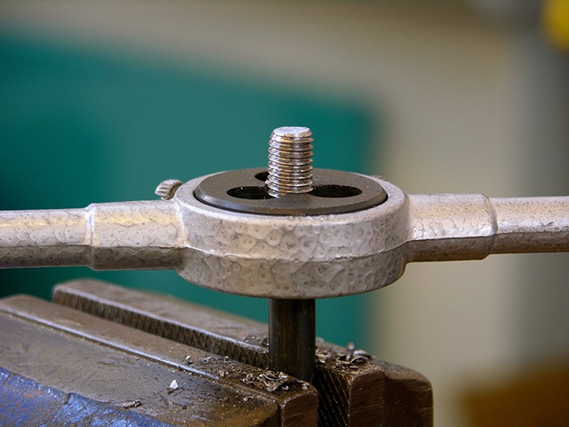 Comment couper un fil sur un tuyau - 2 options efficaces pour résoudre le problème