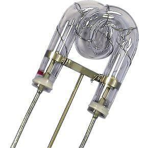 Lampe à décharge dans une voiture. l'appareil et le fonctionnement de la lampe