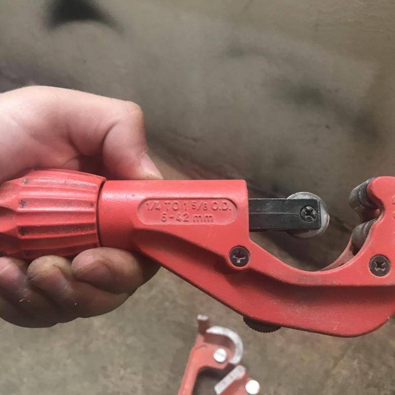 Choisir le meilleur modèle de coupe-tube pour tuyaux en plastique - point j