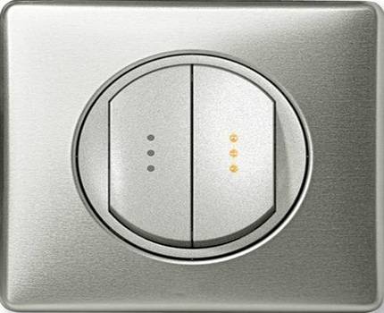 Comment brancher un interrupteur double pour deux ampoules : schémas + conseils de branchement