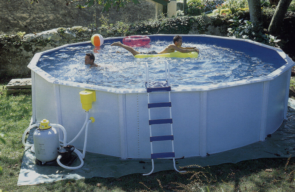 Piscine à la campagne: cadre, bricolage fixe