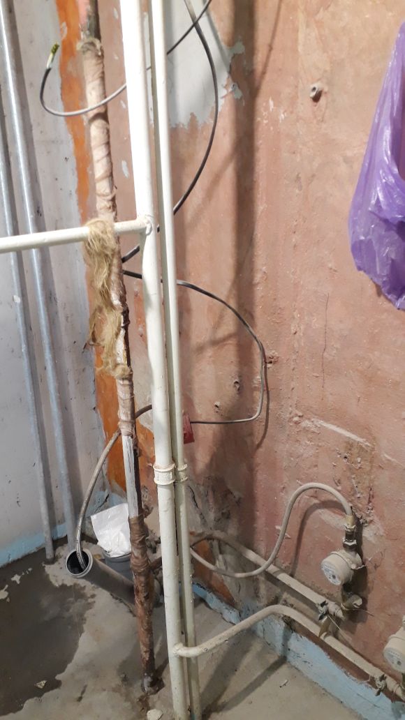 Remplacement des colonnes montantes d'eau chaude et froide: caractéristiques de l'appareil, processus de remplacement dans l'appartement