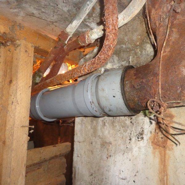 Remplacer les tuyaux d'égout dans un appartement de vos propres mains, démonter les anciens et en assembler de nouveaux