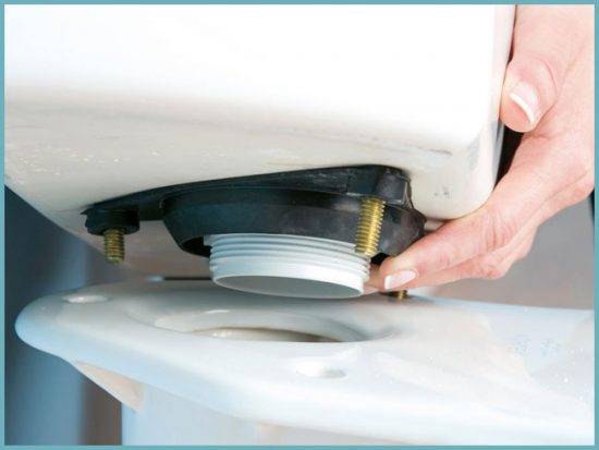 Types de cuvettes de toilettes par caractéristiques techniques et design