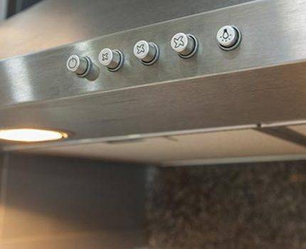 Comment la ventilation est construite dans la cuisine: règles et schémas du dispositif de hotte