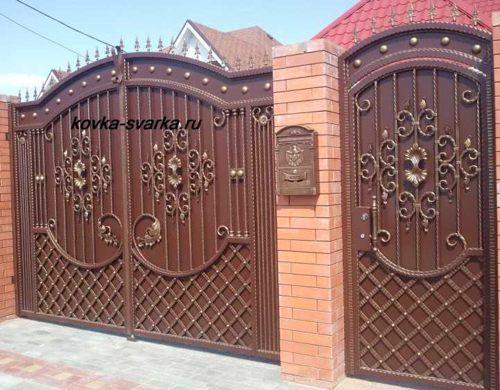 Types de portails pour une maison privée: nuances de choix + étapes d'installation à faire soi-même